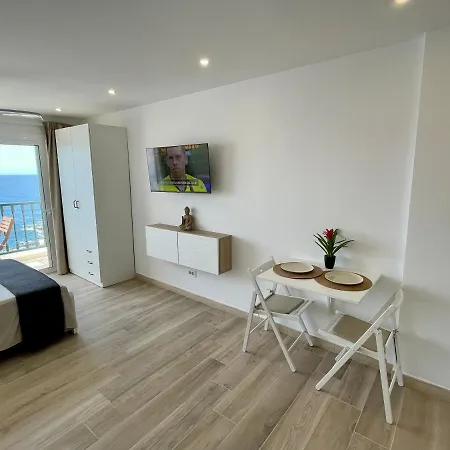 Апартаменты Amazing Sea Views From Cozy Studio.